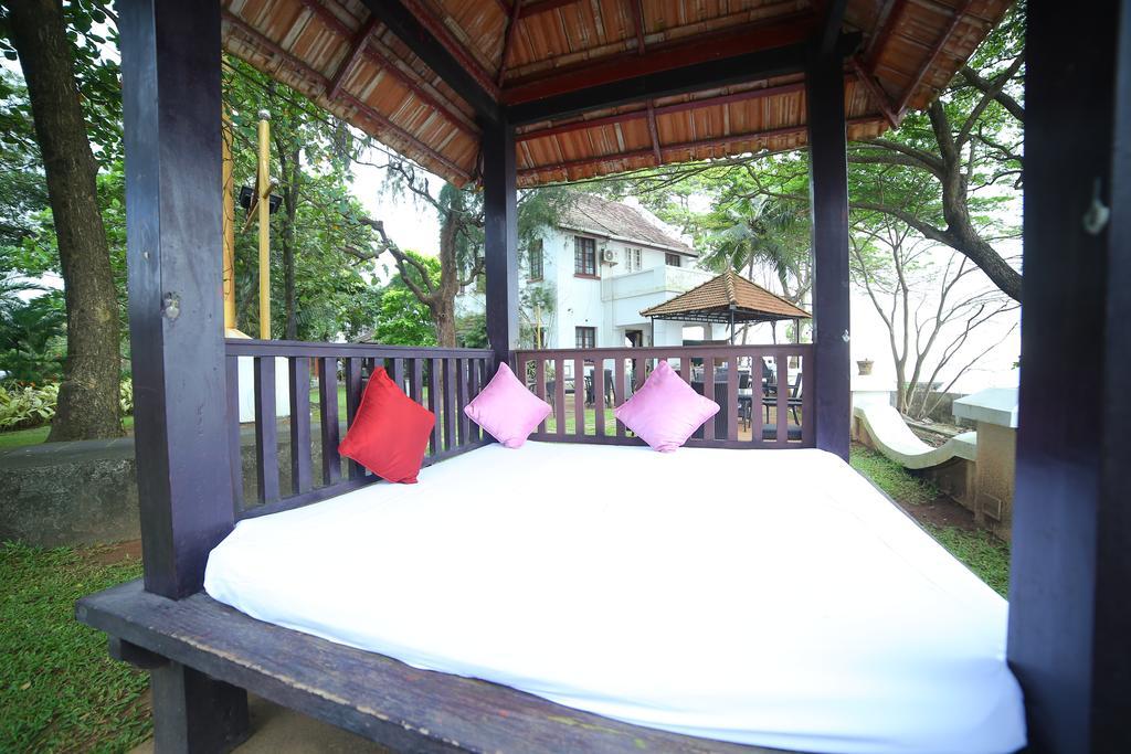 Old Lighthouse Bristow Hotel , Fort Kochi Buitenkant foto